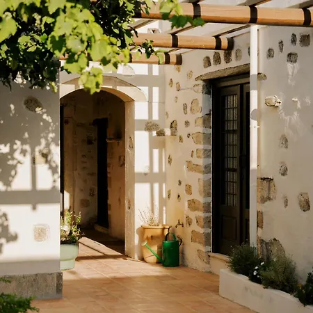 Otel Koutouloufari Village Club